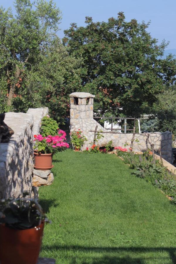 Apartments And Rooms With Parking Space Njivice, Krk - 5458 Bagian luar foto