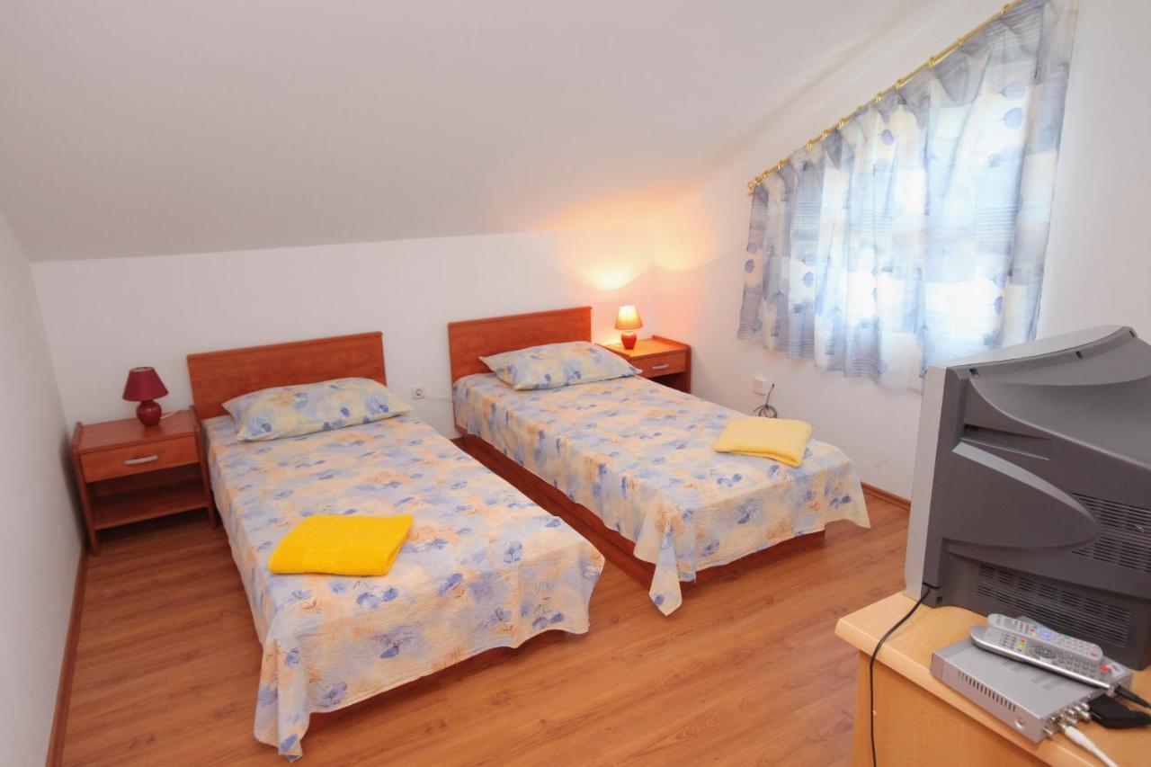 Apartments And Rooms With Parking Space Njivice, Krk - 5458 Bagian luar foto