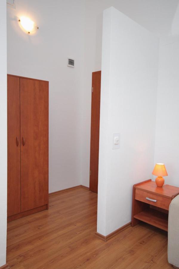 Apartments And Rooms With Parking Space Njivice, Krk - 5458 Bagian luar foto
