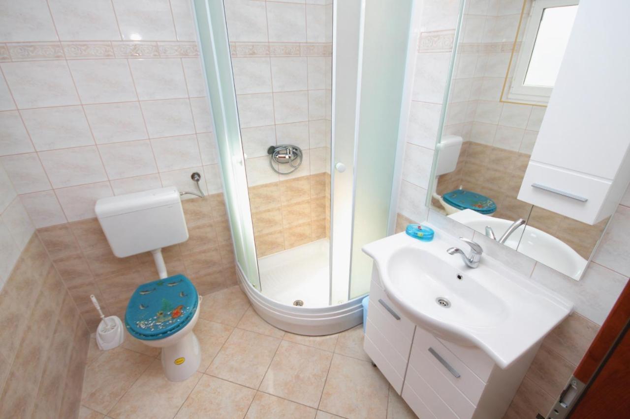 Apartments And Rooms With Parking Space Njivice, Krk - 5458 Bagian luar foto