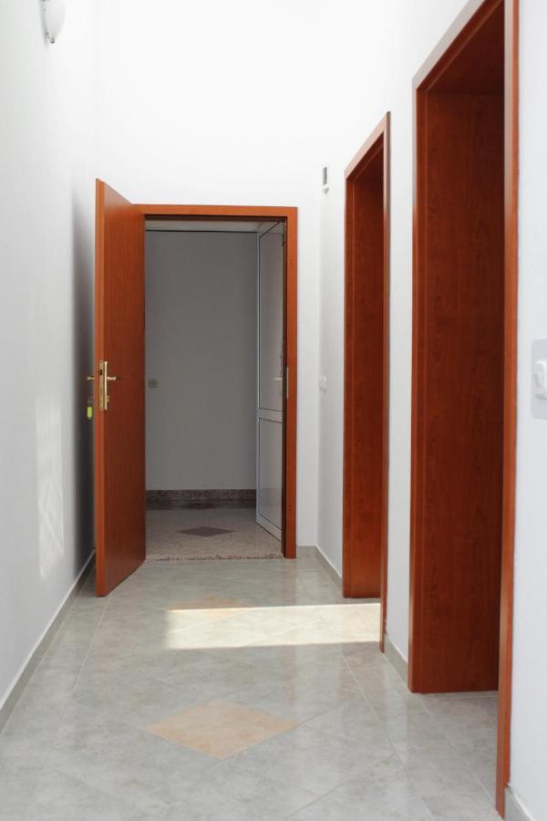 Apartments And Rooms With Parking Space Njivice, Krk - 5458 Bagian luar foto