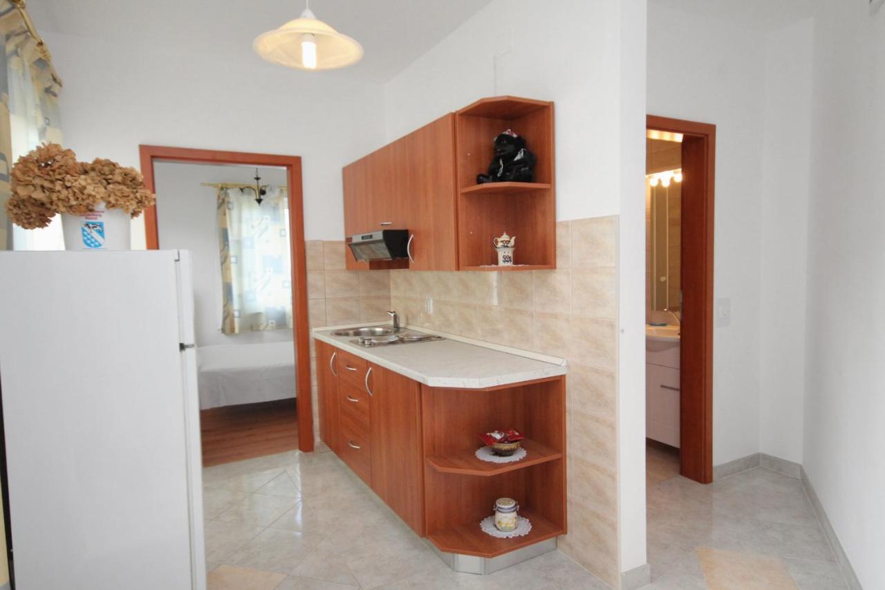 Apartments And Rooms With Parking Space Njivice, Krk - 5458 Bagian luar foto