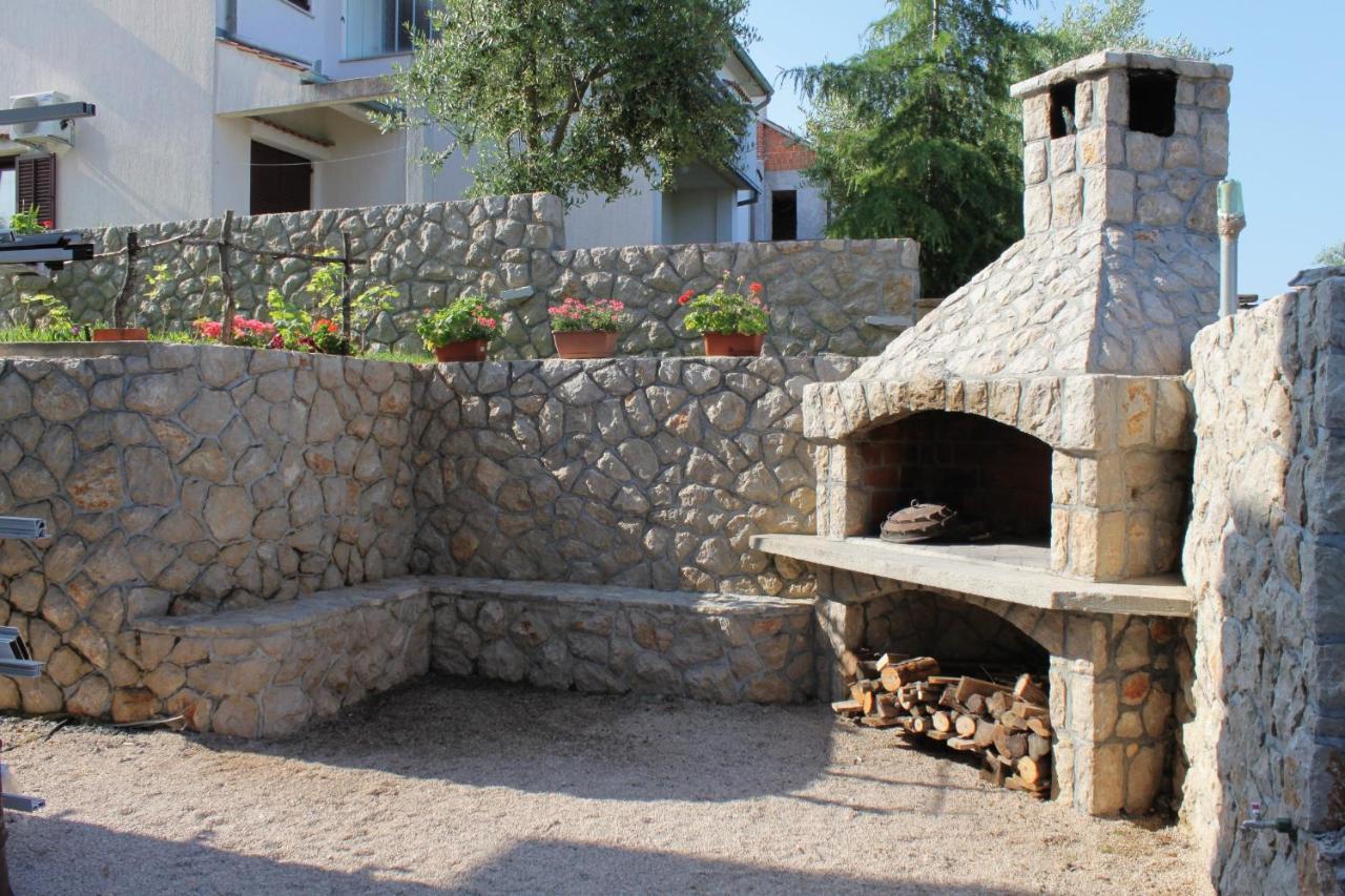 Apartments And Rooms With Parking Space Njivice, Krk - 5458 Bagian luar foto