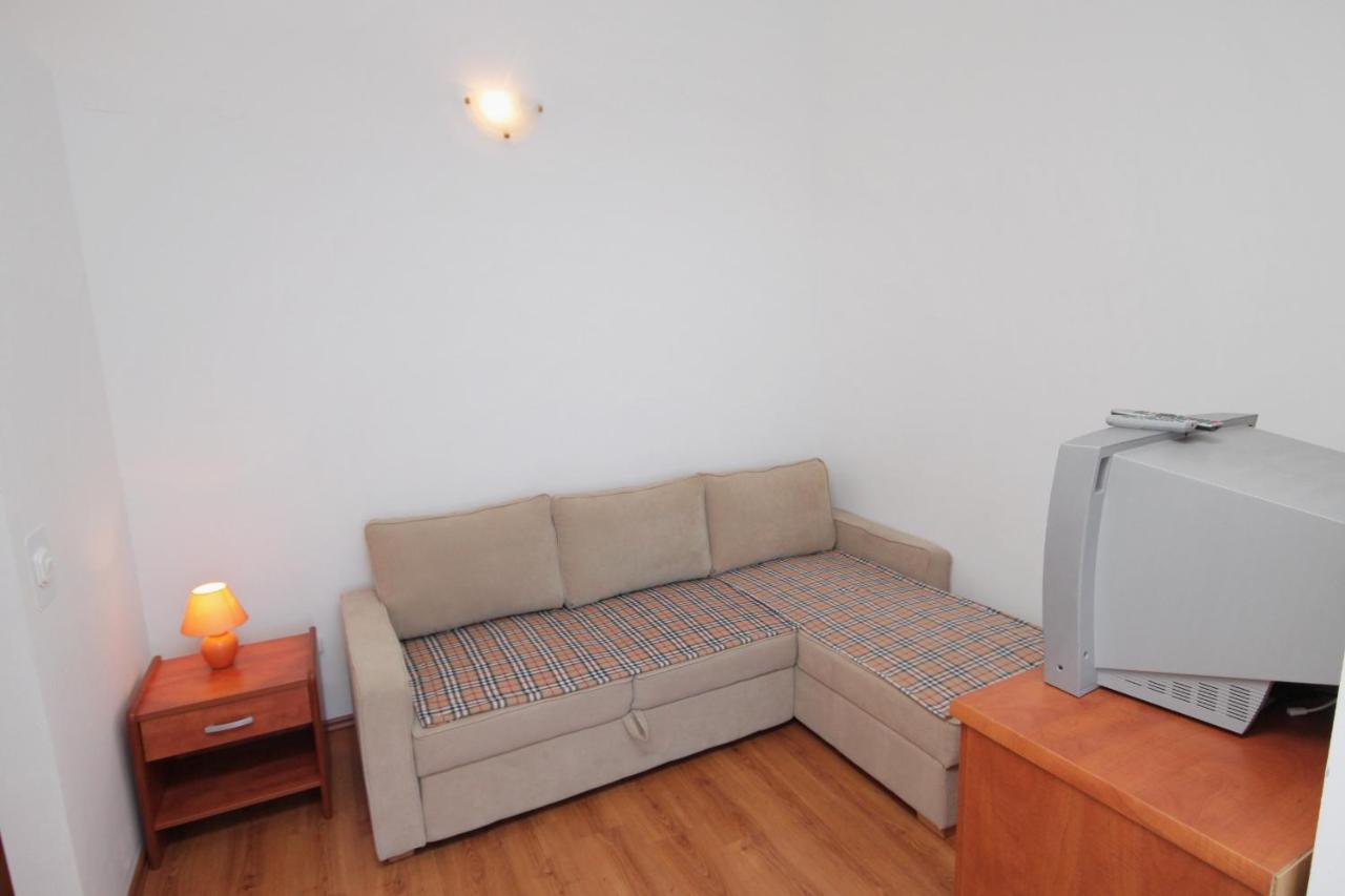 Apartments And Rooms With Parking Space Njivice, Krk - 5458 Bagian luar foto