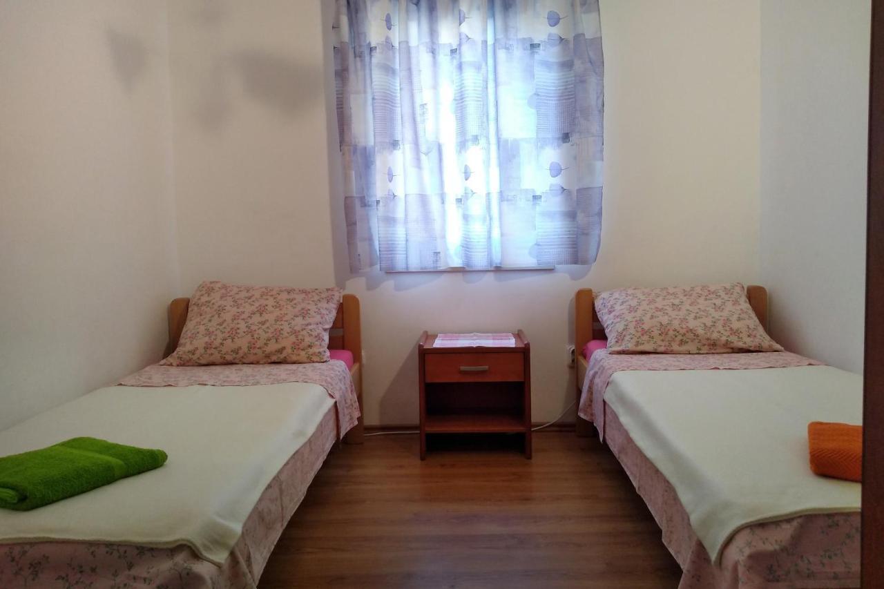 Apartments And Rooms With Parking Space Njivice, Krk - 5458 Bagian luar foto