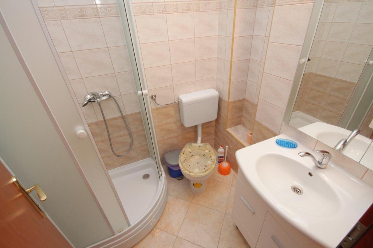 Apartments And Rooms With Parking Space Njivice, Krk - 5458 Bagian luar foto