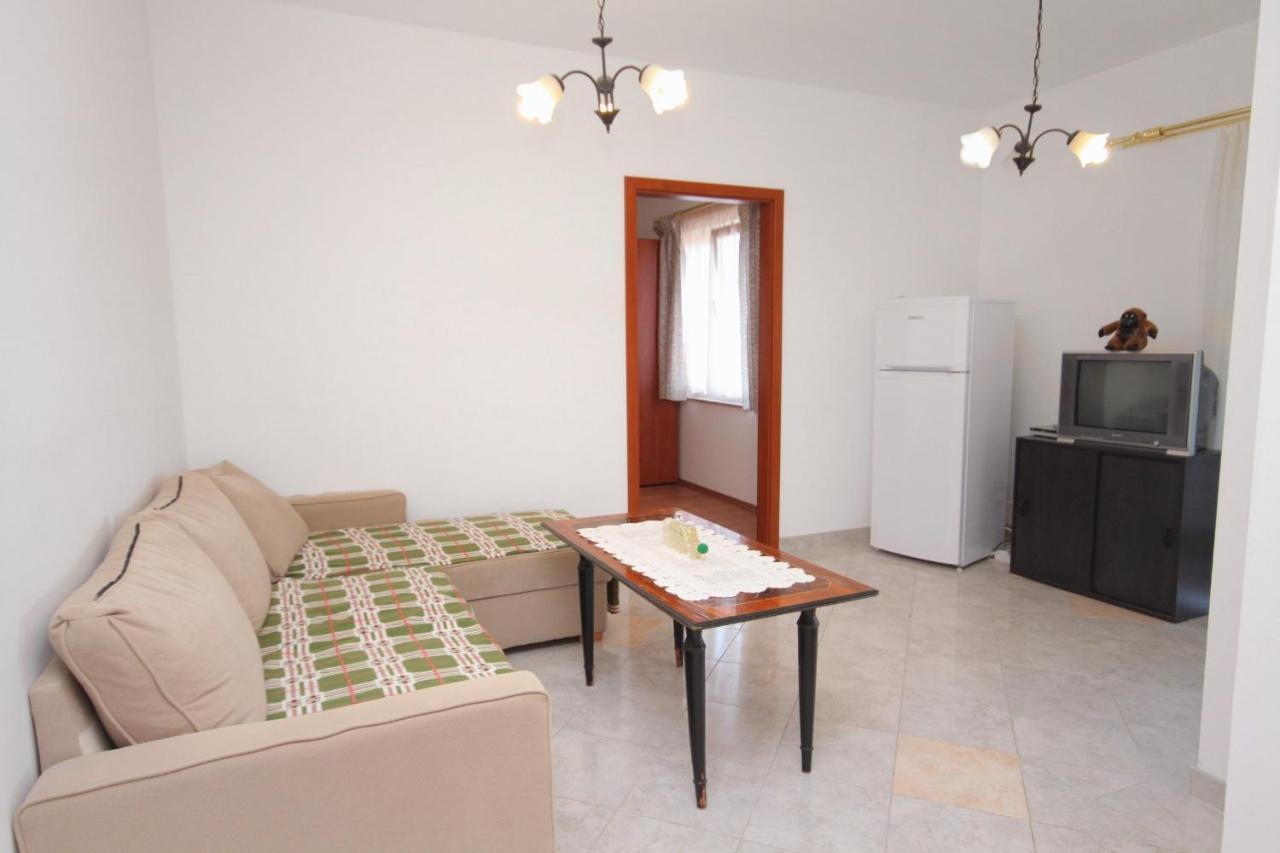 Apartments And Rooms With Parking Space Njivice, Krk - 5458 Bagian luar foto