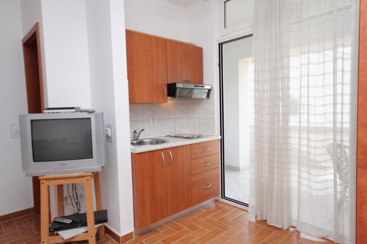 Apartments And Rooms With Parking Space Njivice, Krk - 5458 Bagian luar foto