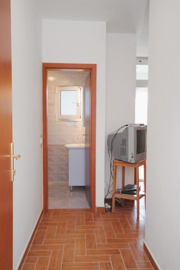 Apartments And Rooms With Parking Space Njivice, Krk - 5458 Bagian luar foto